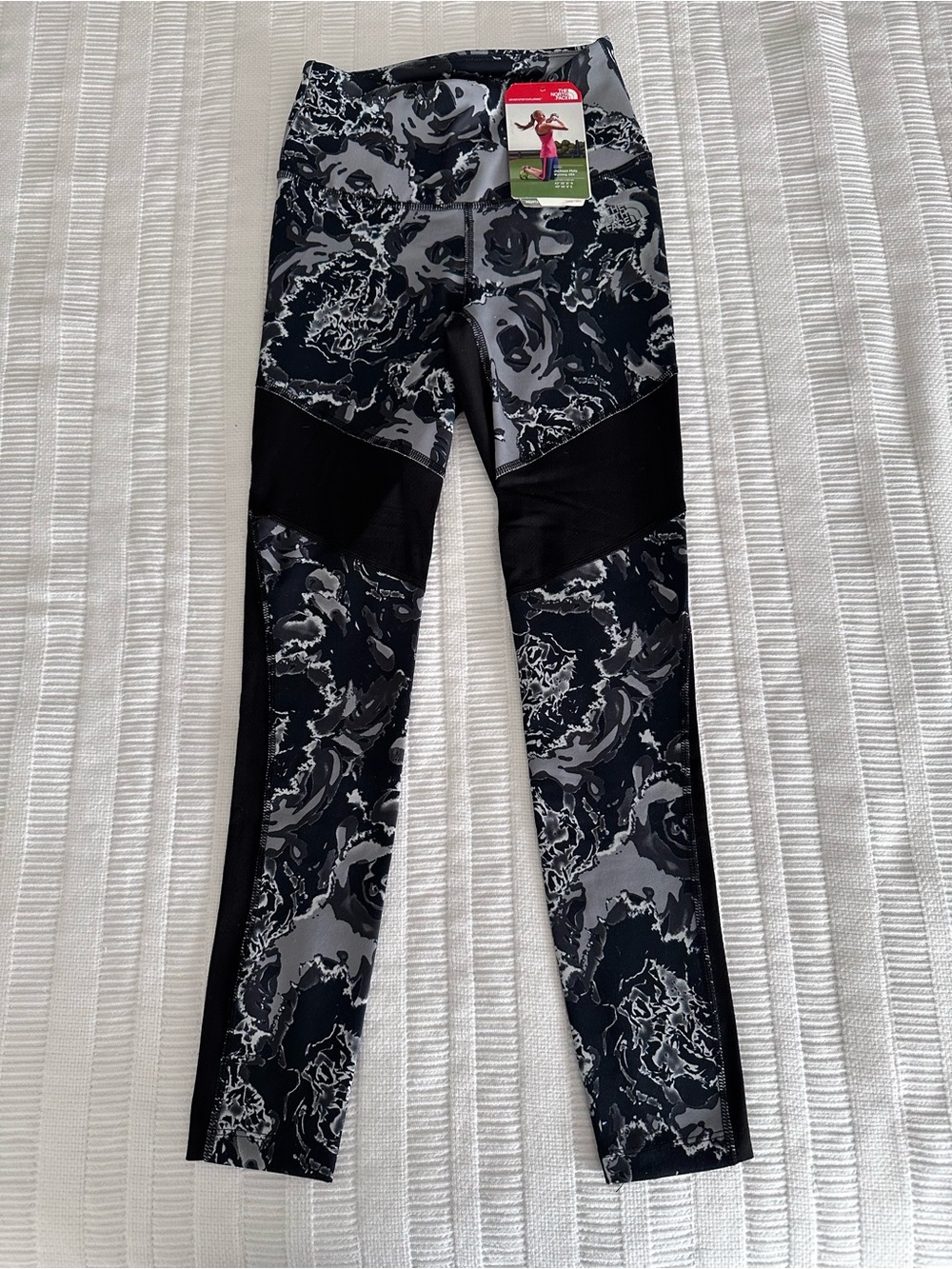 The North Face Women’s Black & Gray Printed Jeggings
